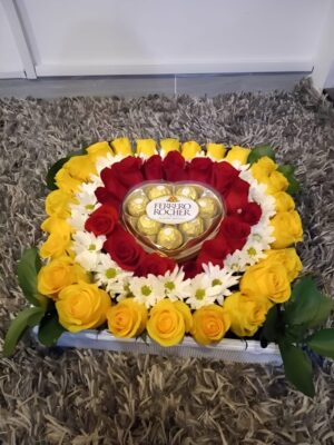 Caja en madera, primaveral, con chocolates R103